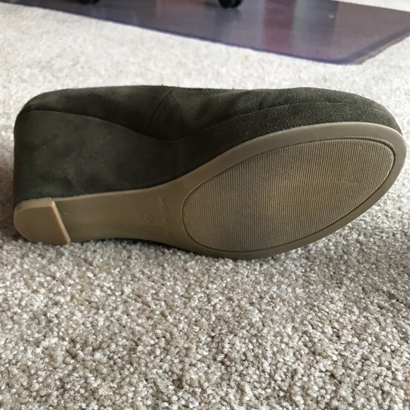 Nine West Olive Wedges - Picture 4 of 4
